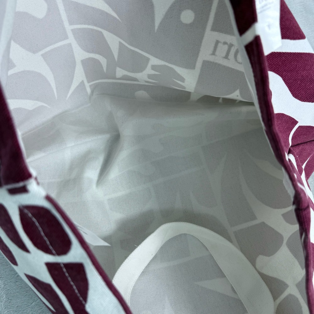 Vuori Cody Hudson Holiday 25 Tote Bag Strawberry Red White Canvas V8187 NEW - Picture 5 of 9